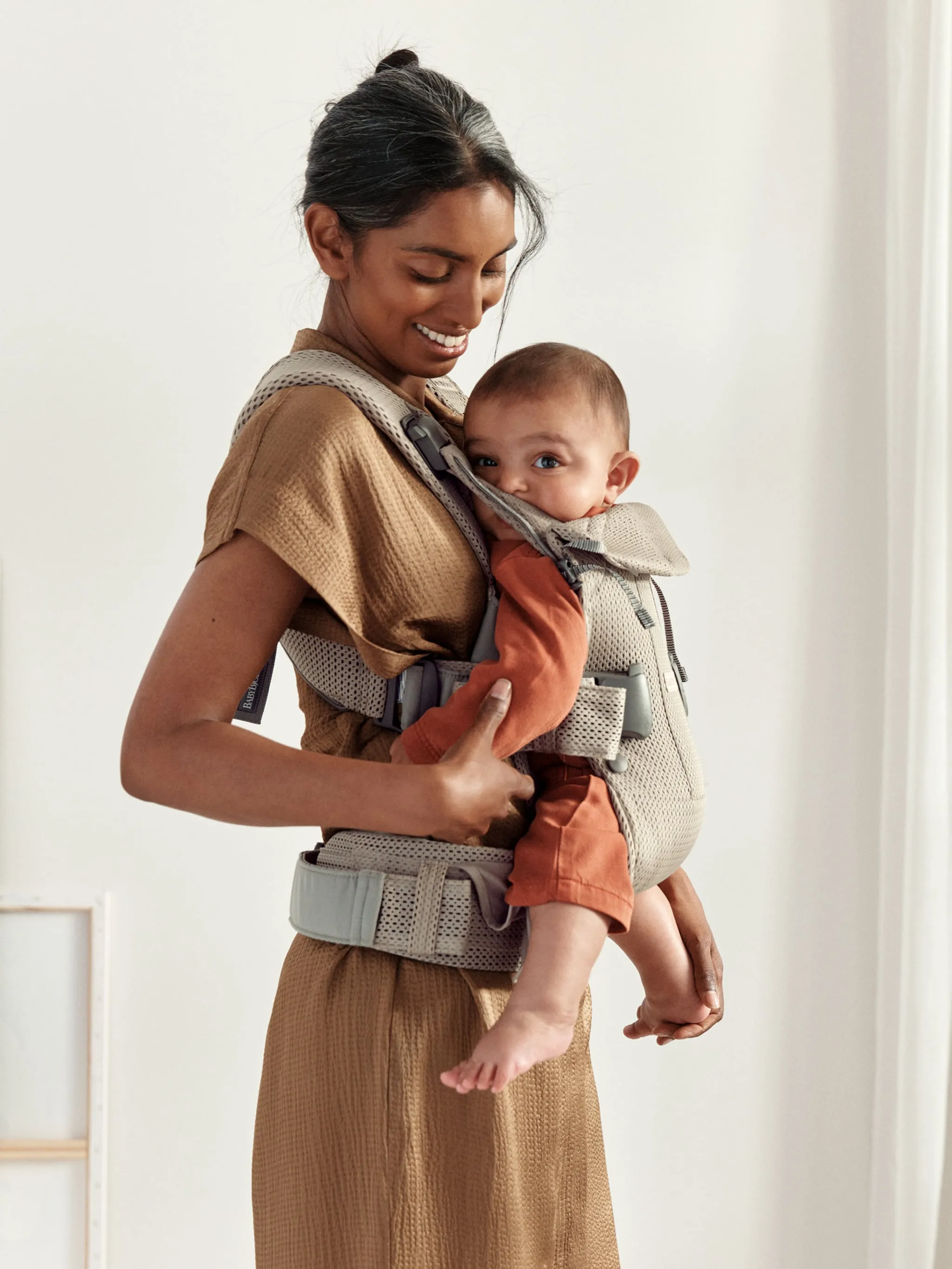 BabyBjorn Draagzak One Cotton 3D Mesh Grijs Beige