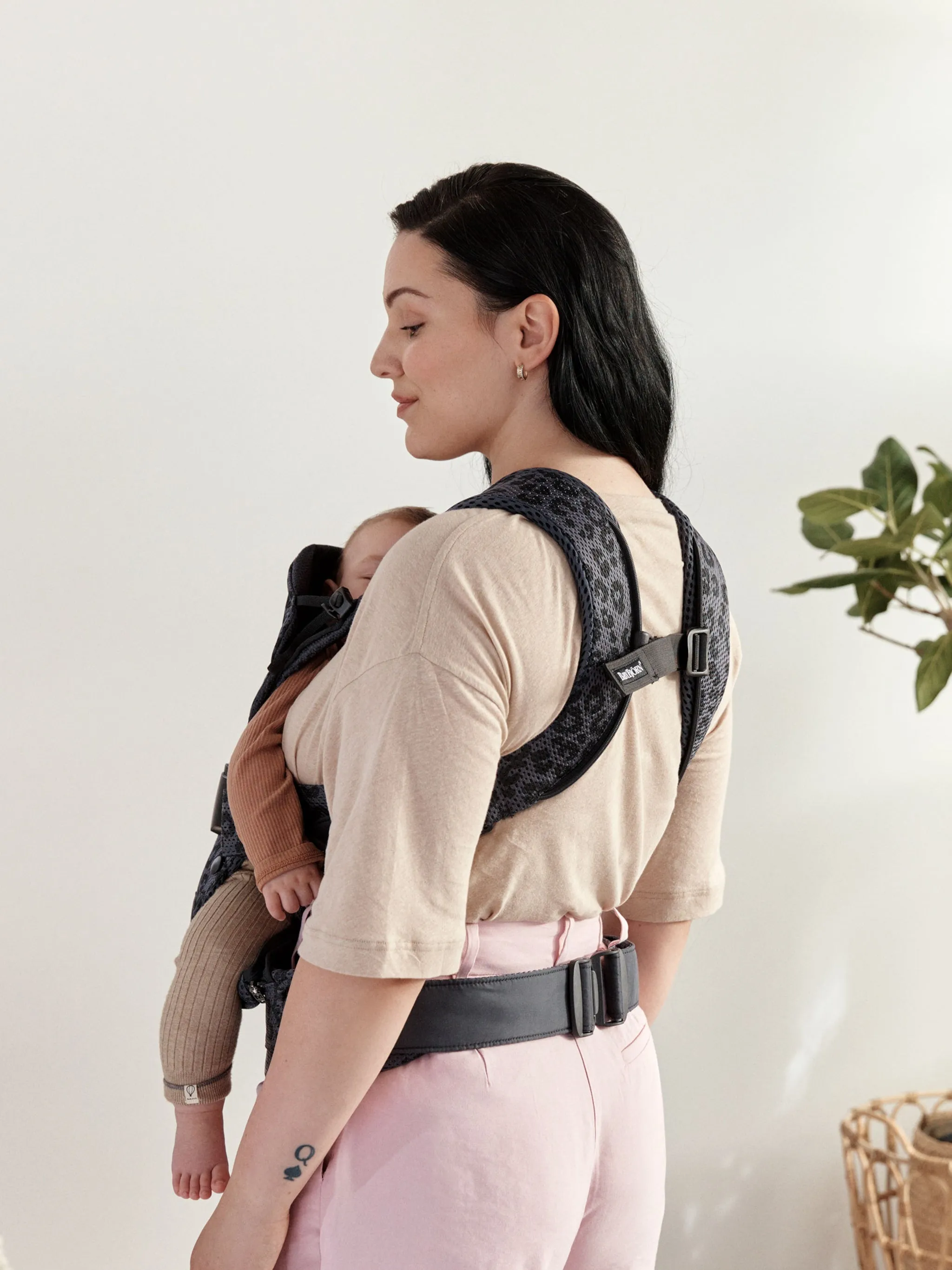BabyBjorn Draagzak One Cotton 3D Mesh Leopard Antraciet