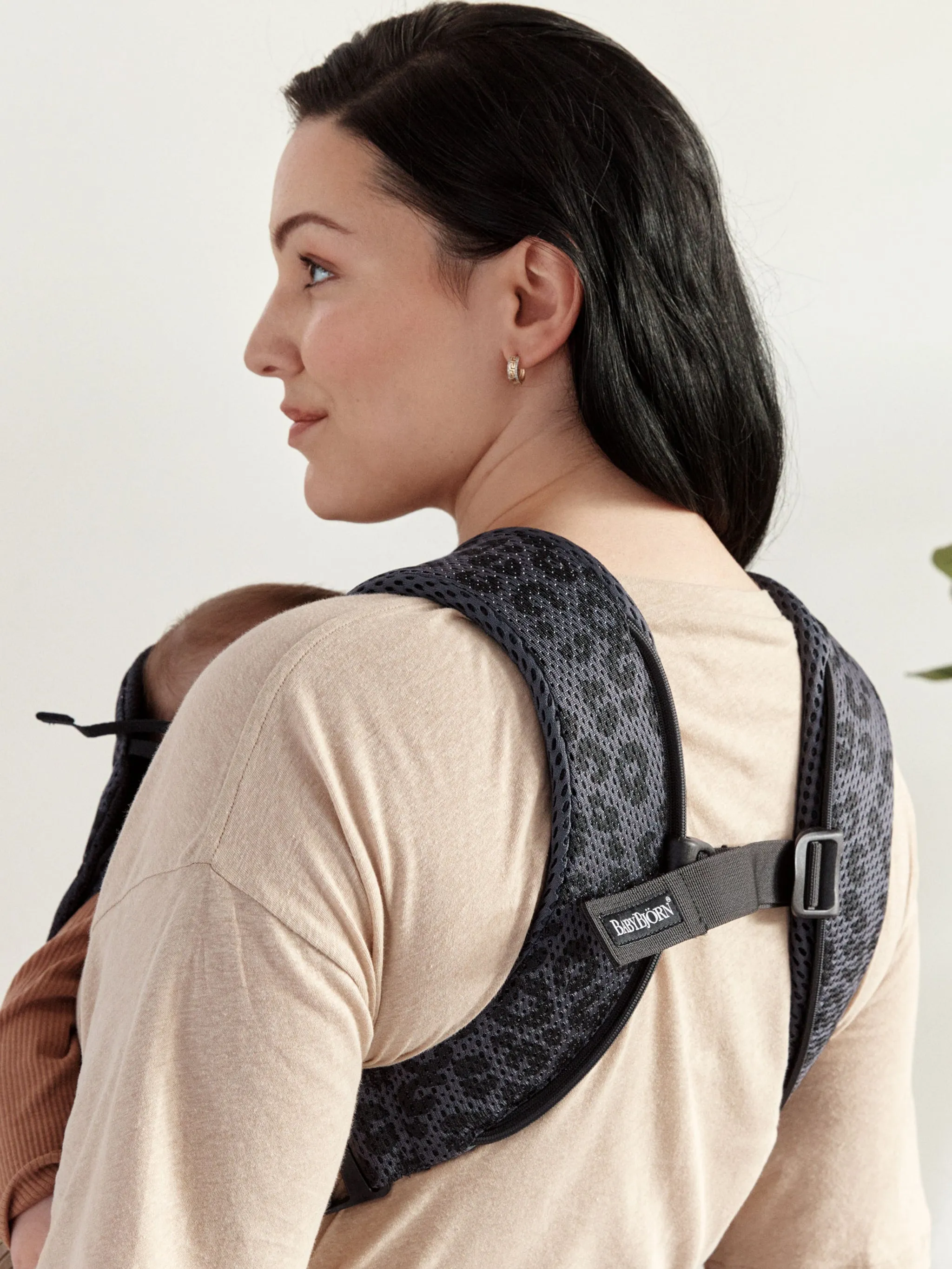 BabyBjorn Draagzak One Cotton 3D Mesh Leopard Antraciet