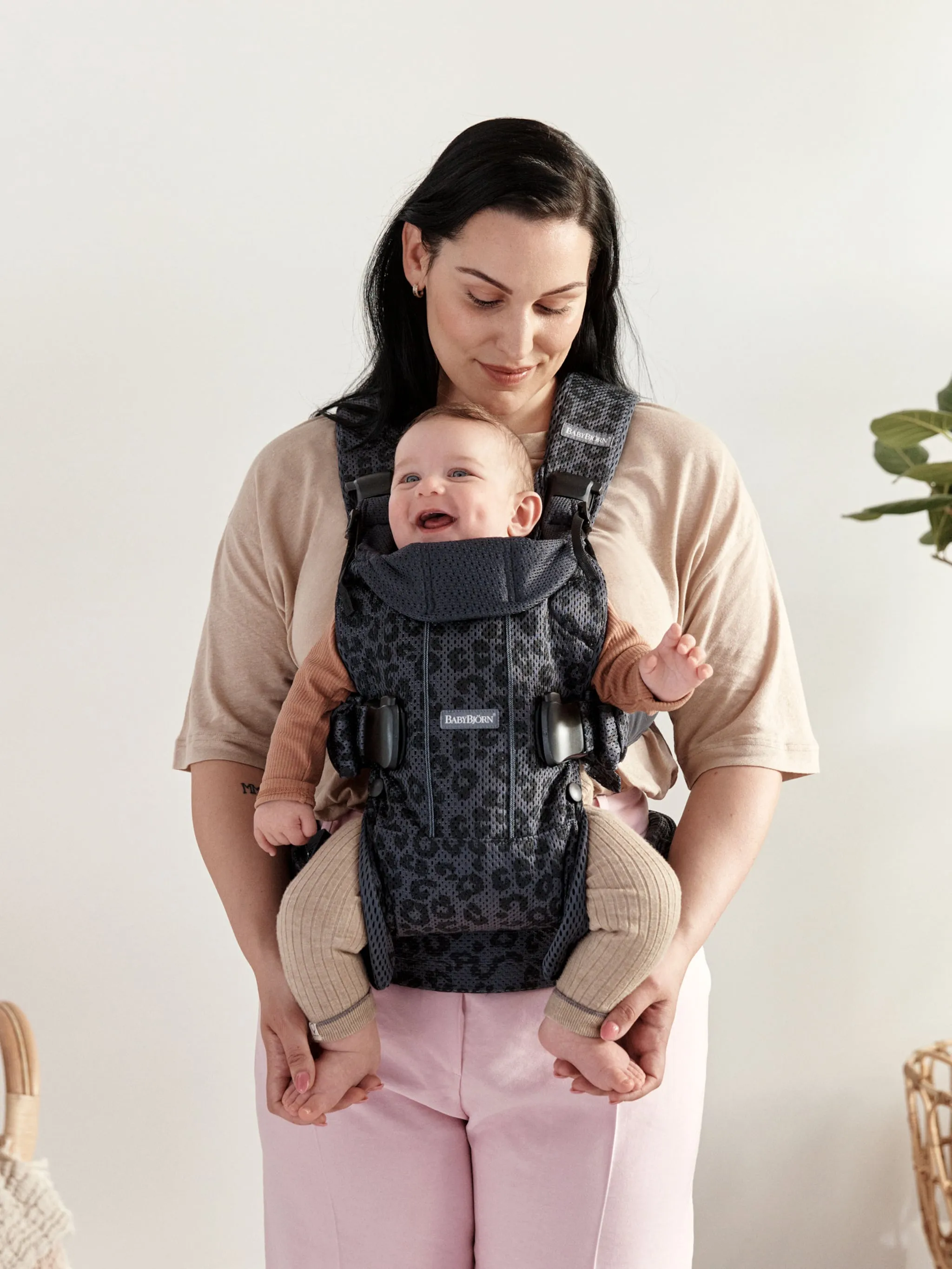 BabyBjorn Draagzak One Cotton 3D Mesh Leopard Antraciet