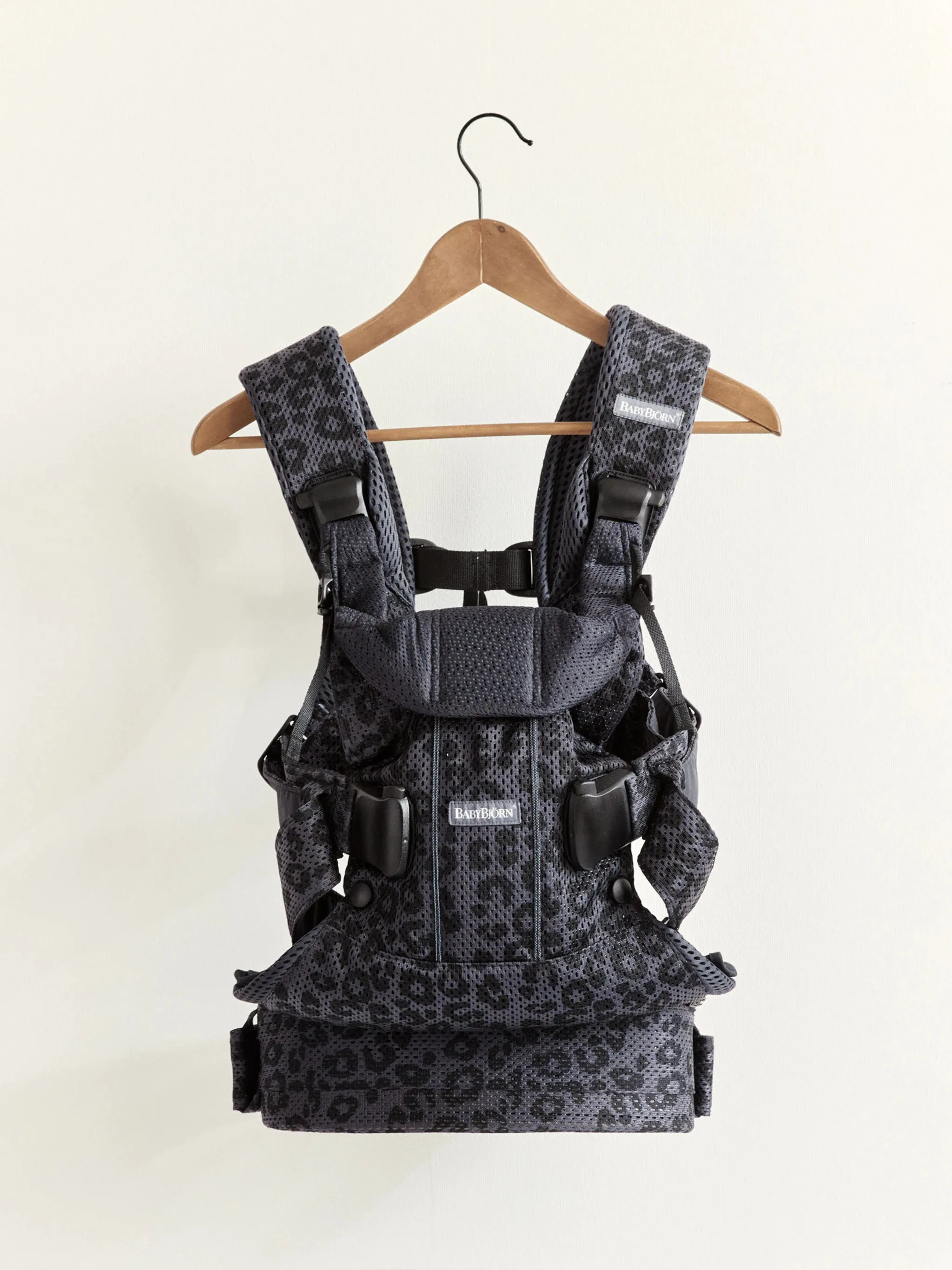 BabyBjorn Draagzak One Cotton 3D Mesh Leopard Antraciet
