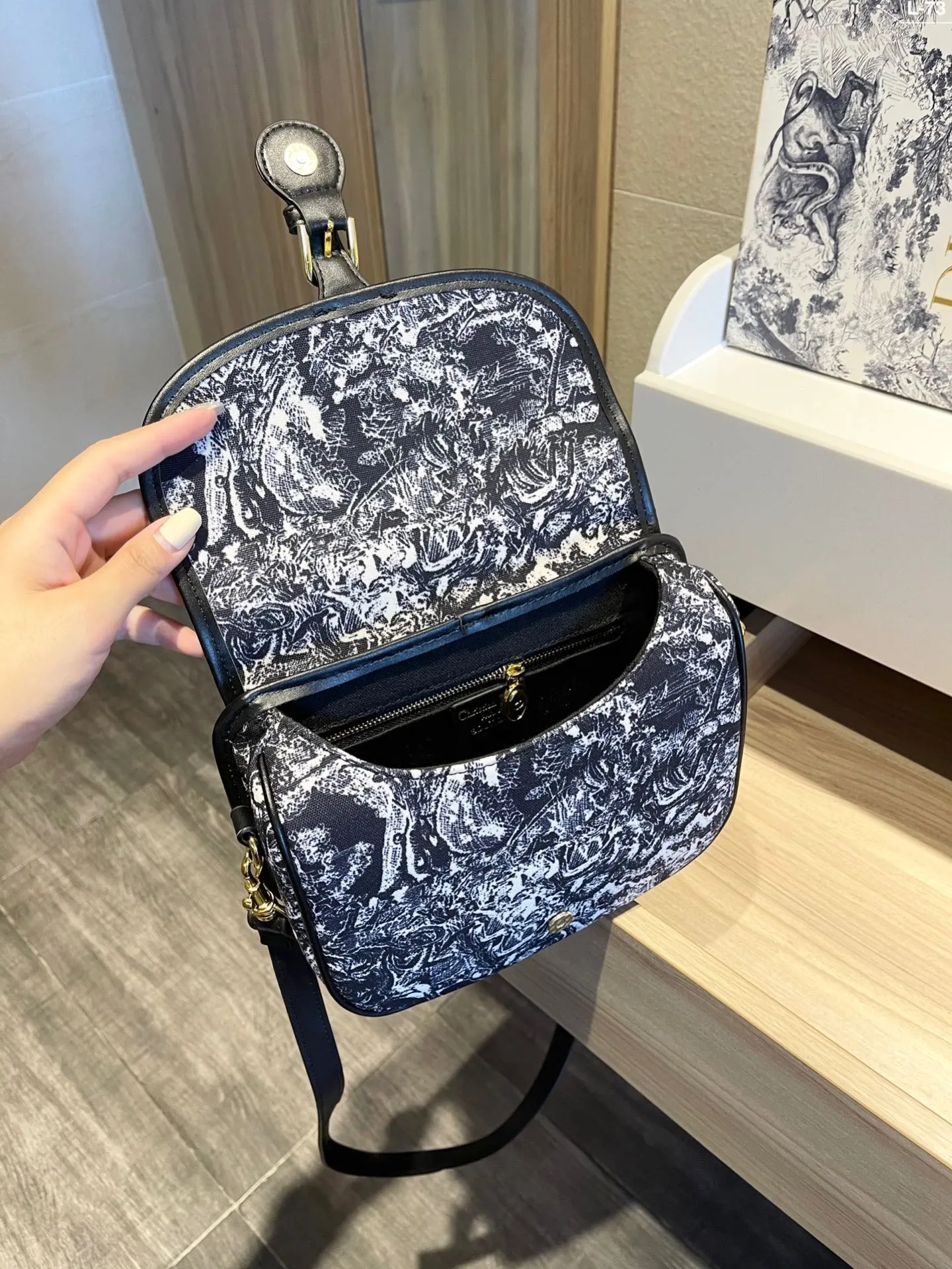 Designer Handbags DR 306