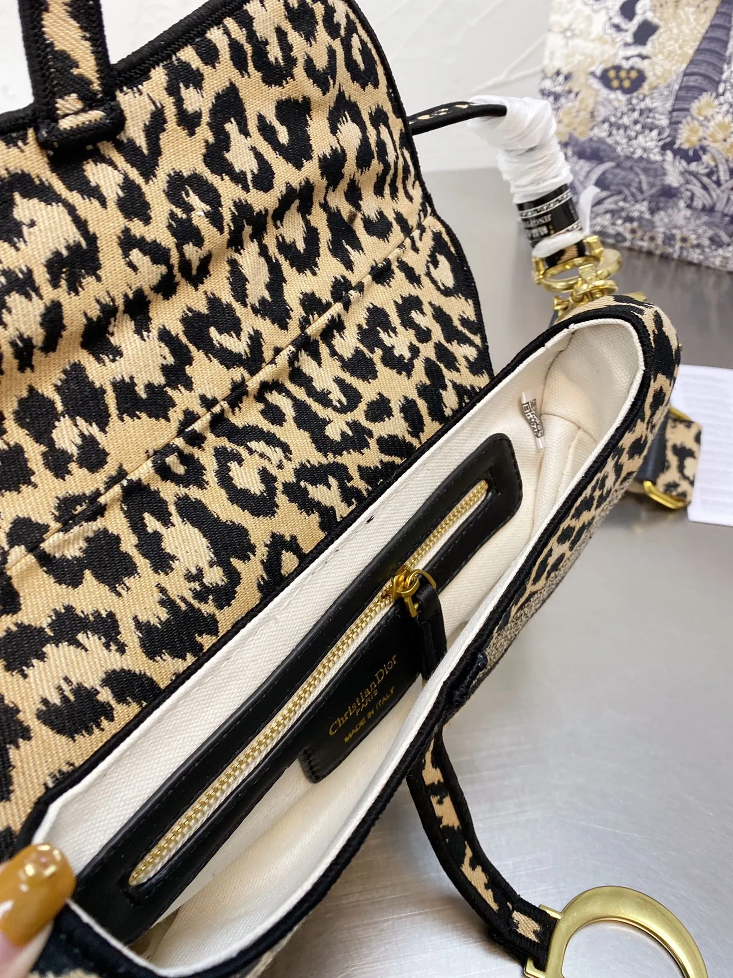 Designer Handbags DR 328