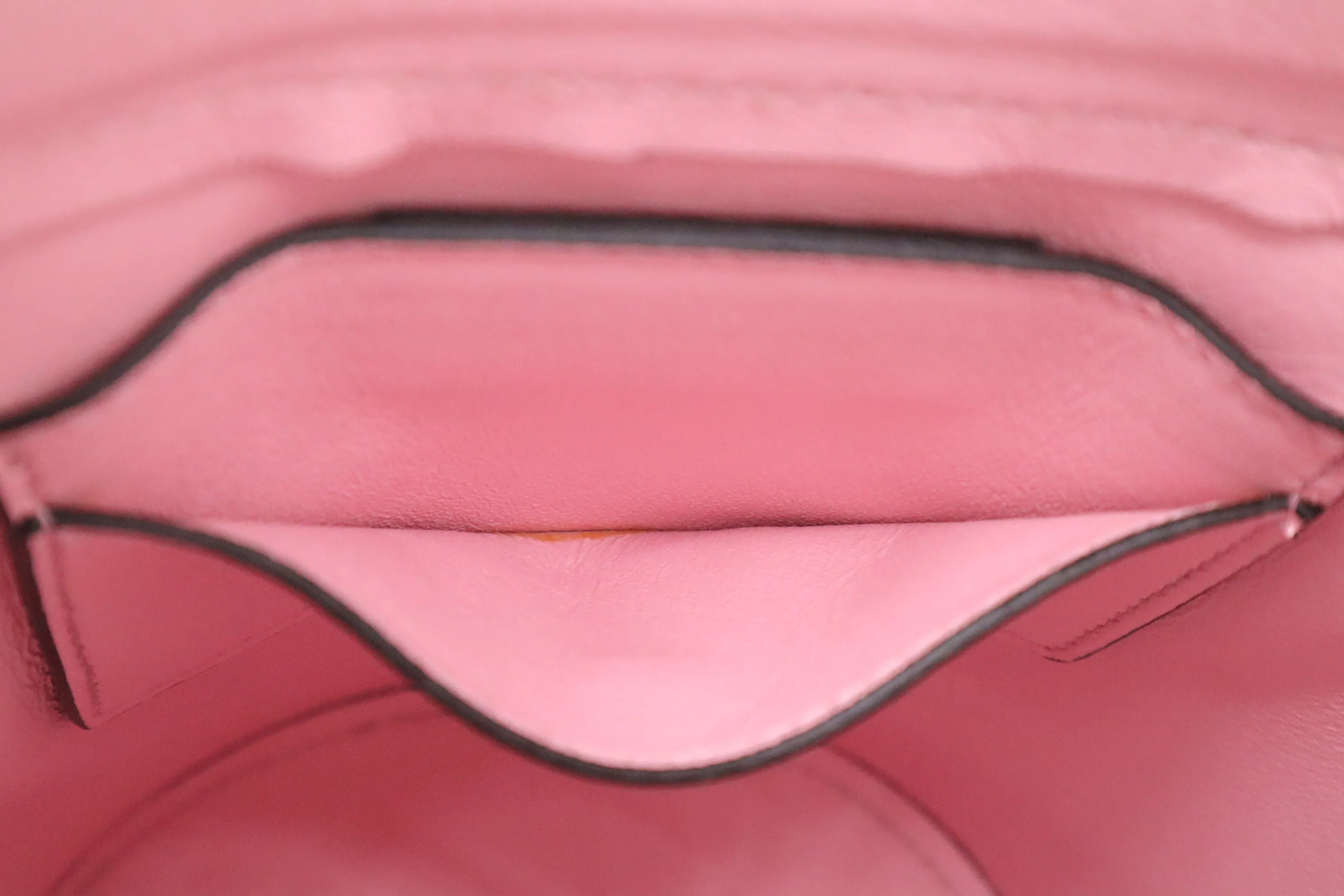 Ferragamo Trifolio Bucket Shoulder Bag in Pink Leather