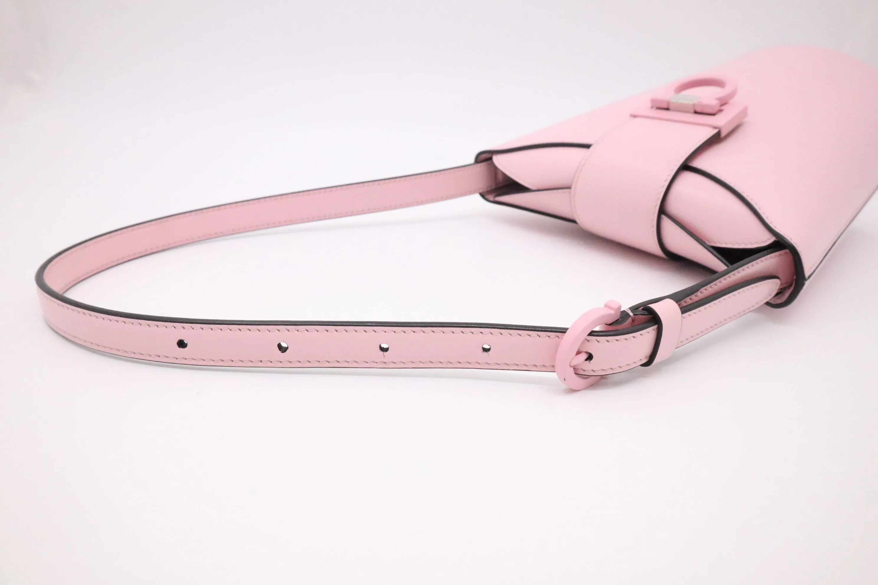 Ferragamo Trifolio Bucket Shoulder Bag in Pink Leather