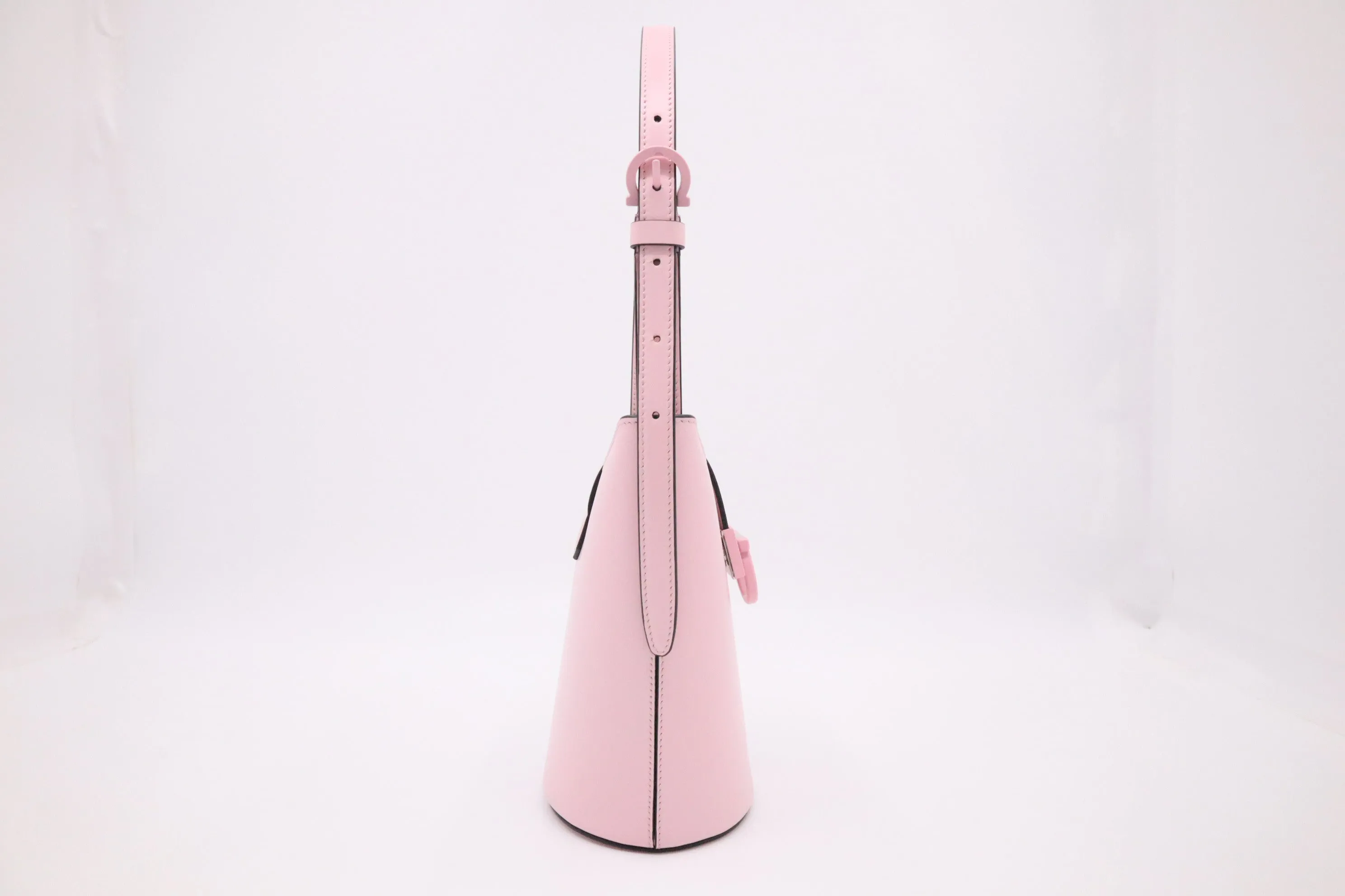 Ferragamo Trifolio Bucket Shoulder Bag in Pink Leather