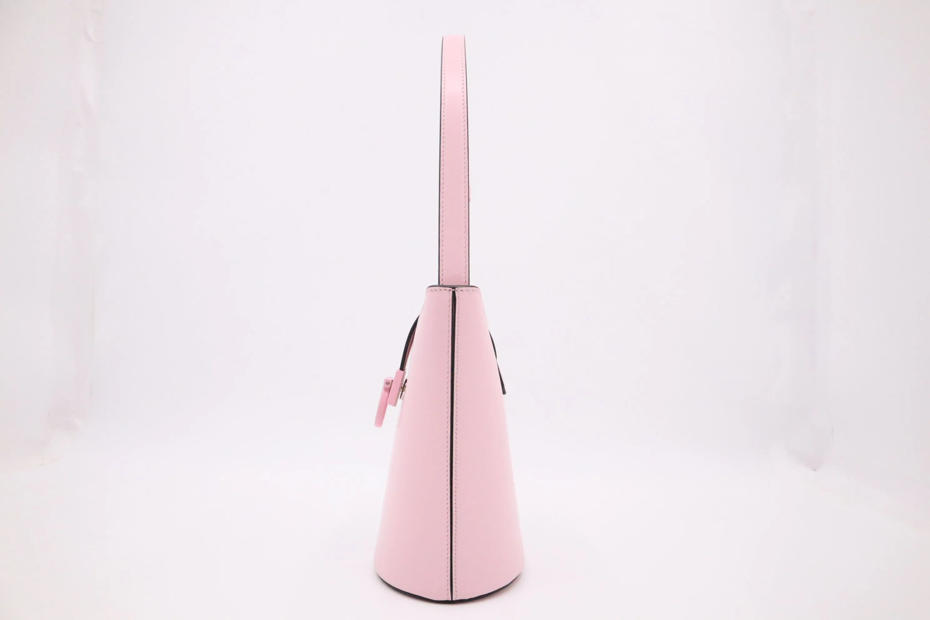 Ferragamo Trifolio Bucket Shoulder Bag in Pink Leather