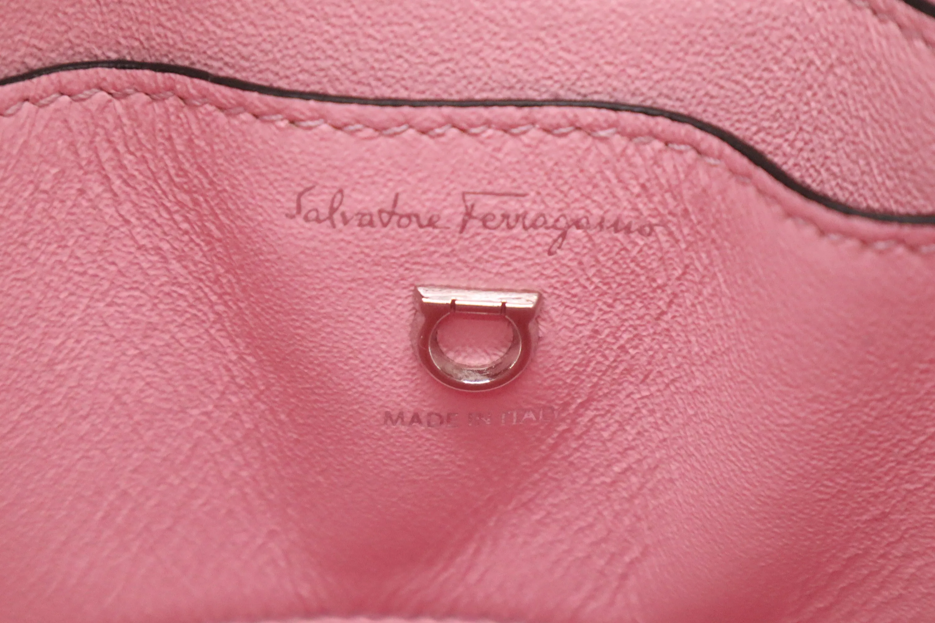 Ferragamo Trifolio Bucket Shoulder Bag in Pink Leather