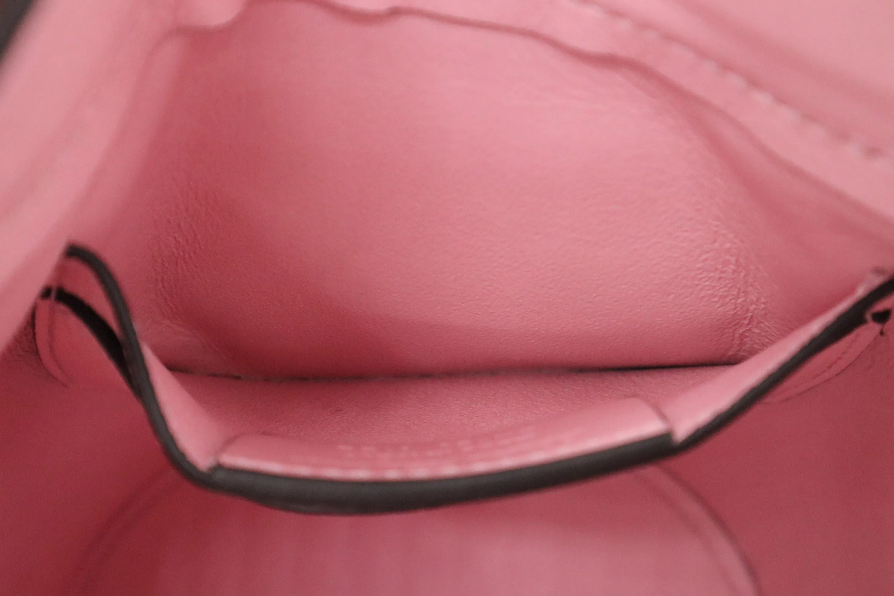 Ferragamo Trifolio Bucket Shoulder Bag in Pink Leather