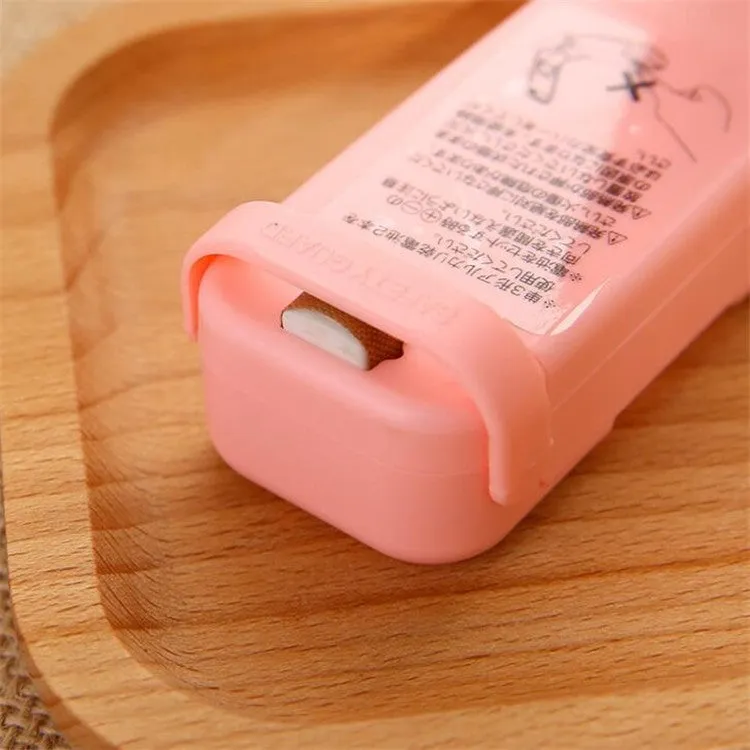 Household Portable food clip mini snack plastic bag sealer to create an airtight seal