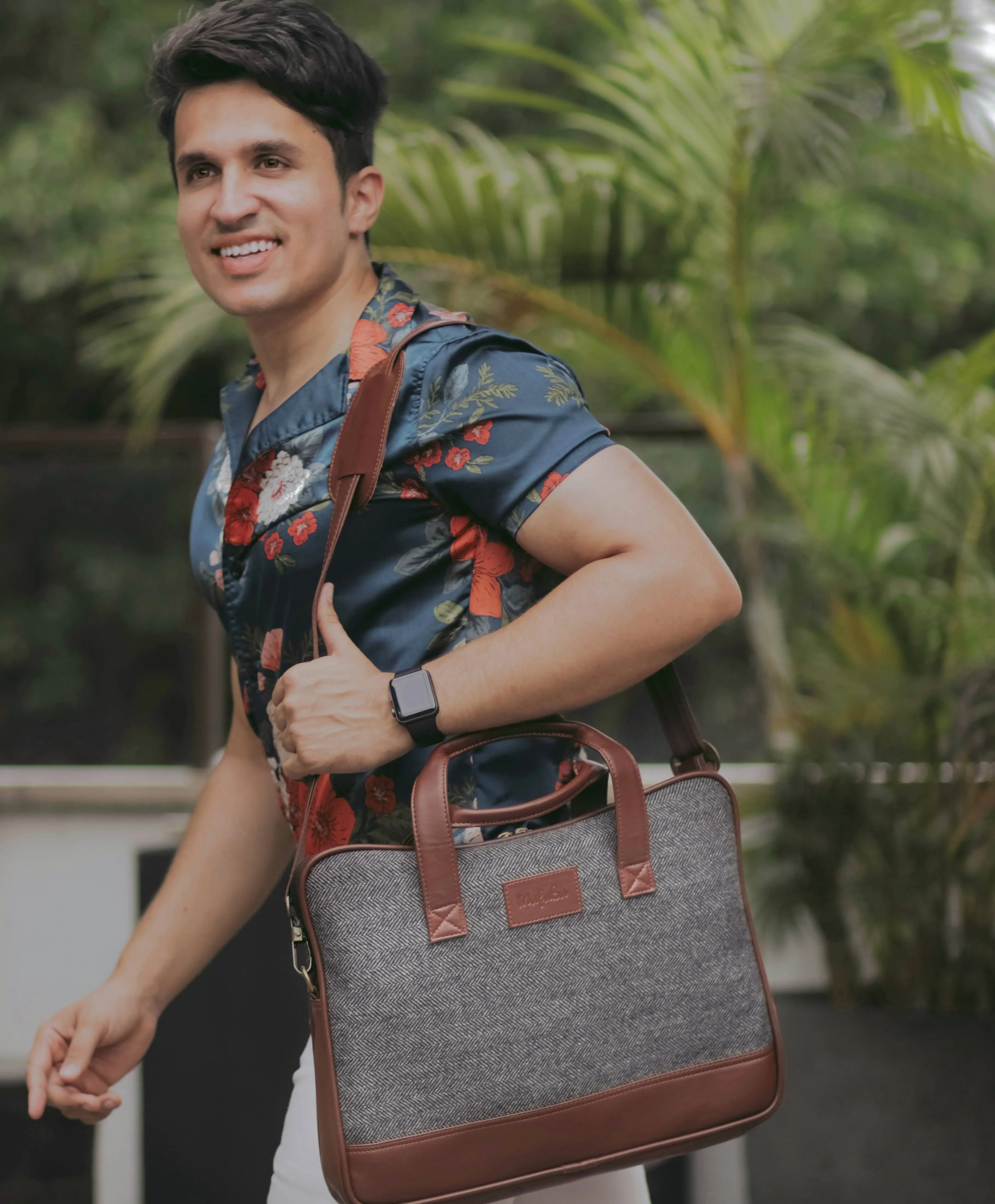 Vegan and Tweed Laptop Messenger Bag - Beige Retro Checks